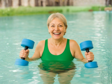 Frauen Aqua-Fit im Flachwasser
